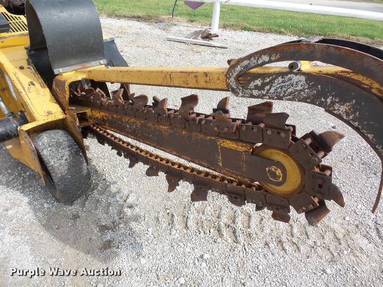 image for item L4378 2003 Vermeer RT200 trencher