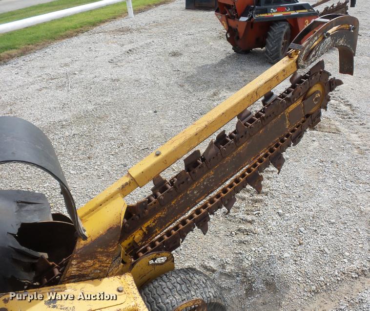 image for item L4378 2003 Vermeer RT200 trencher