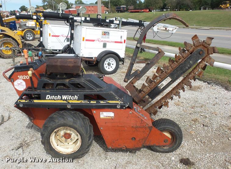 image for item L4379 2004 Ditch Witch 1820HE trencher