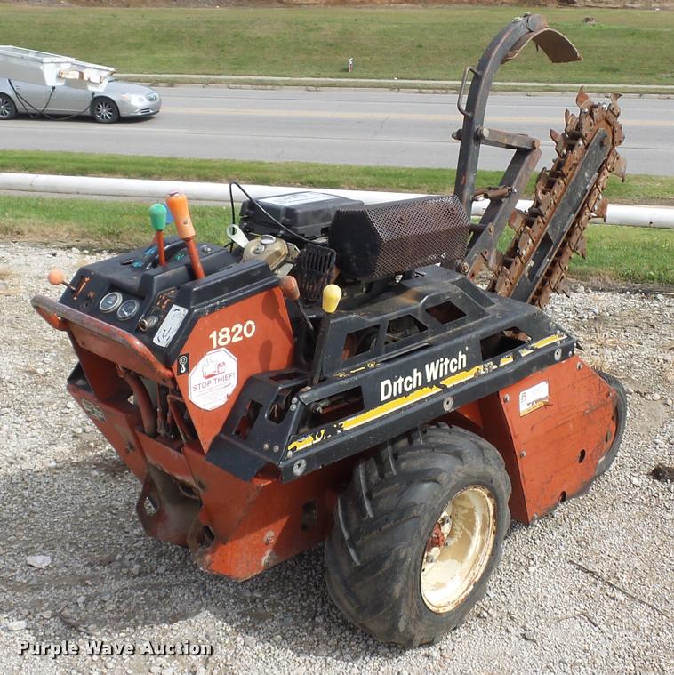 image for item L4379 2004 Ditch Witch 1820HE trencher