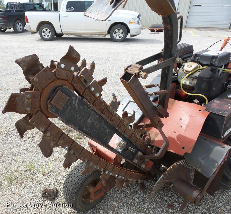 image for item L4379 2004 Ditch Witch 1820HE trencher