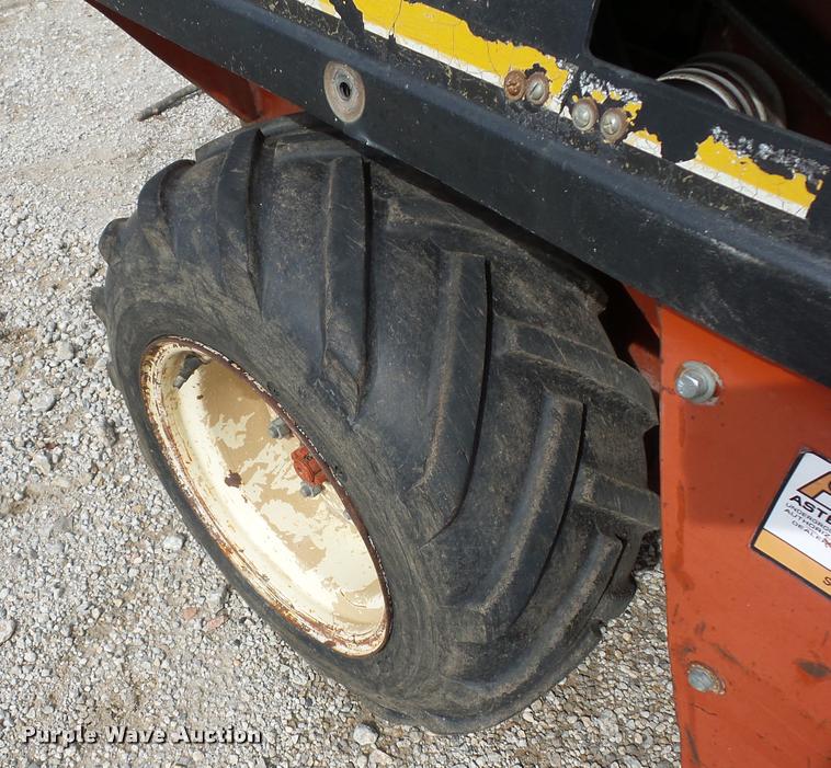 image for item L4379 2004 Ditch Witch 1820HE trencher