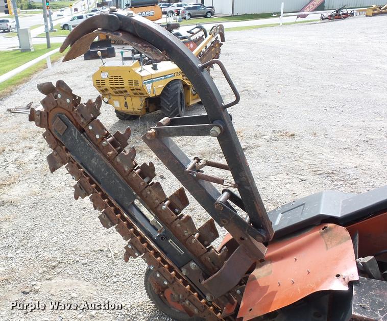 image for item L4379 2004 Ditch Witch 1820HE trencher