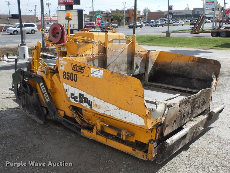 image for item L4444 LeeBoy 8500T paver