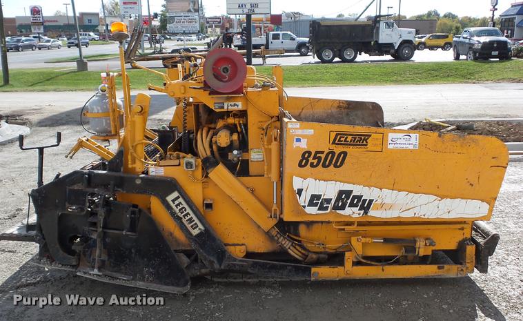 image for item L4444 LeeBoy 8500T paver