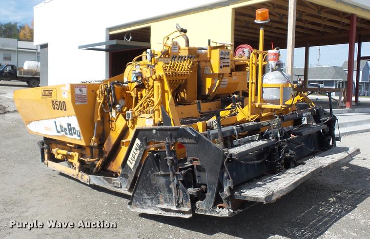 image for item L4444 LeeBoy 8500T paver