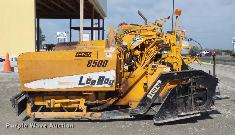 image for item L4444 LeeBoy 8500T paver