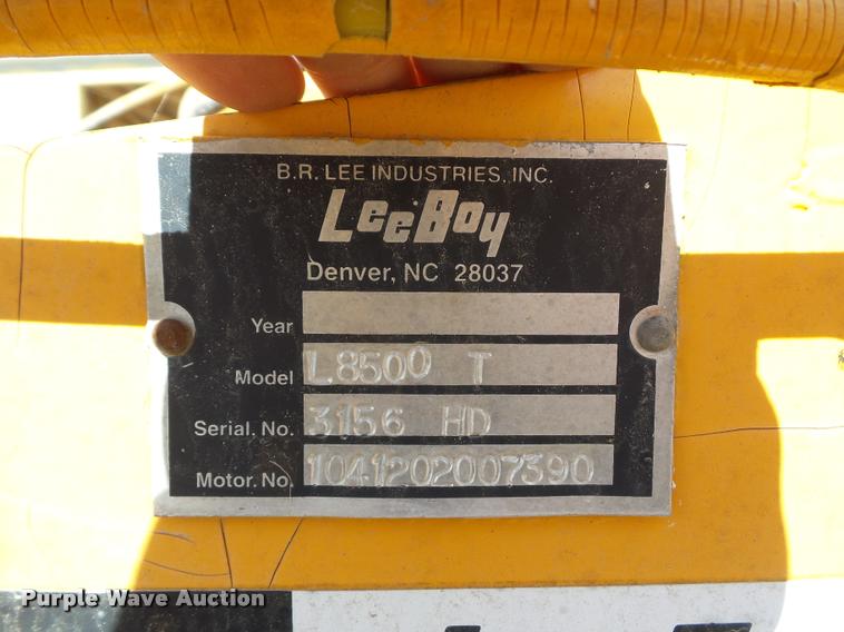 image for item L4444 LeeBoy 8500T paver