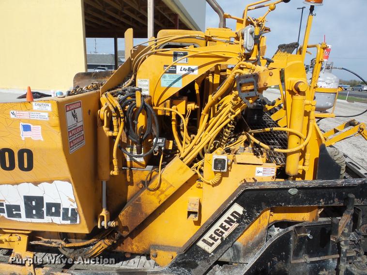 image for item L4444 LeeBoy 8500T paver