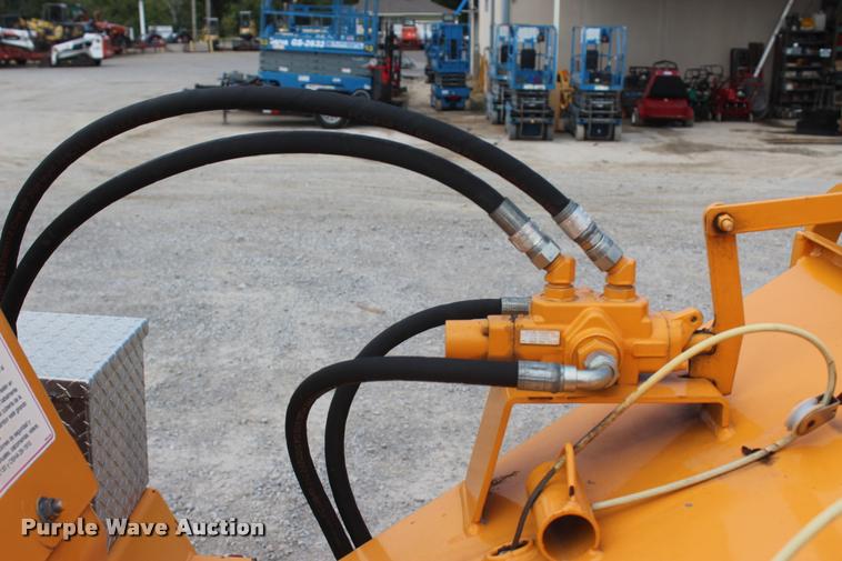 image for item L4850 2009 Bandit 65XP wood chipper