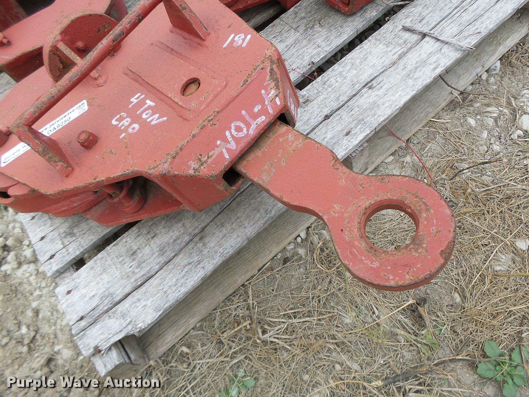 Crane lifting equipment in Boonville, MO Item DA9250 sold Purple Wave