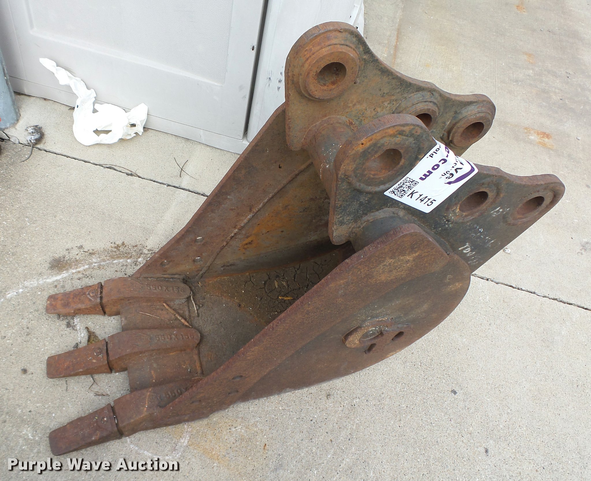CP excavator bucket in Altoona, IA Item K1415 sold Purple Wave