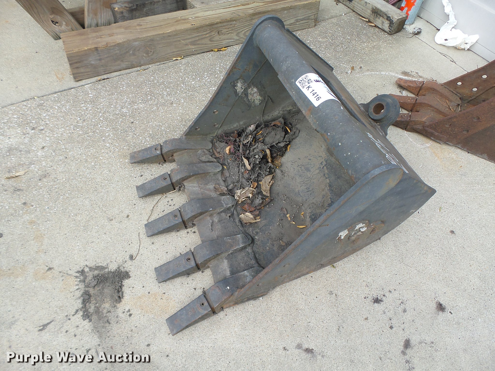 CP excavator bucket in Altoona, IA Item K1416 sold Purple Wave