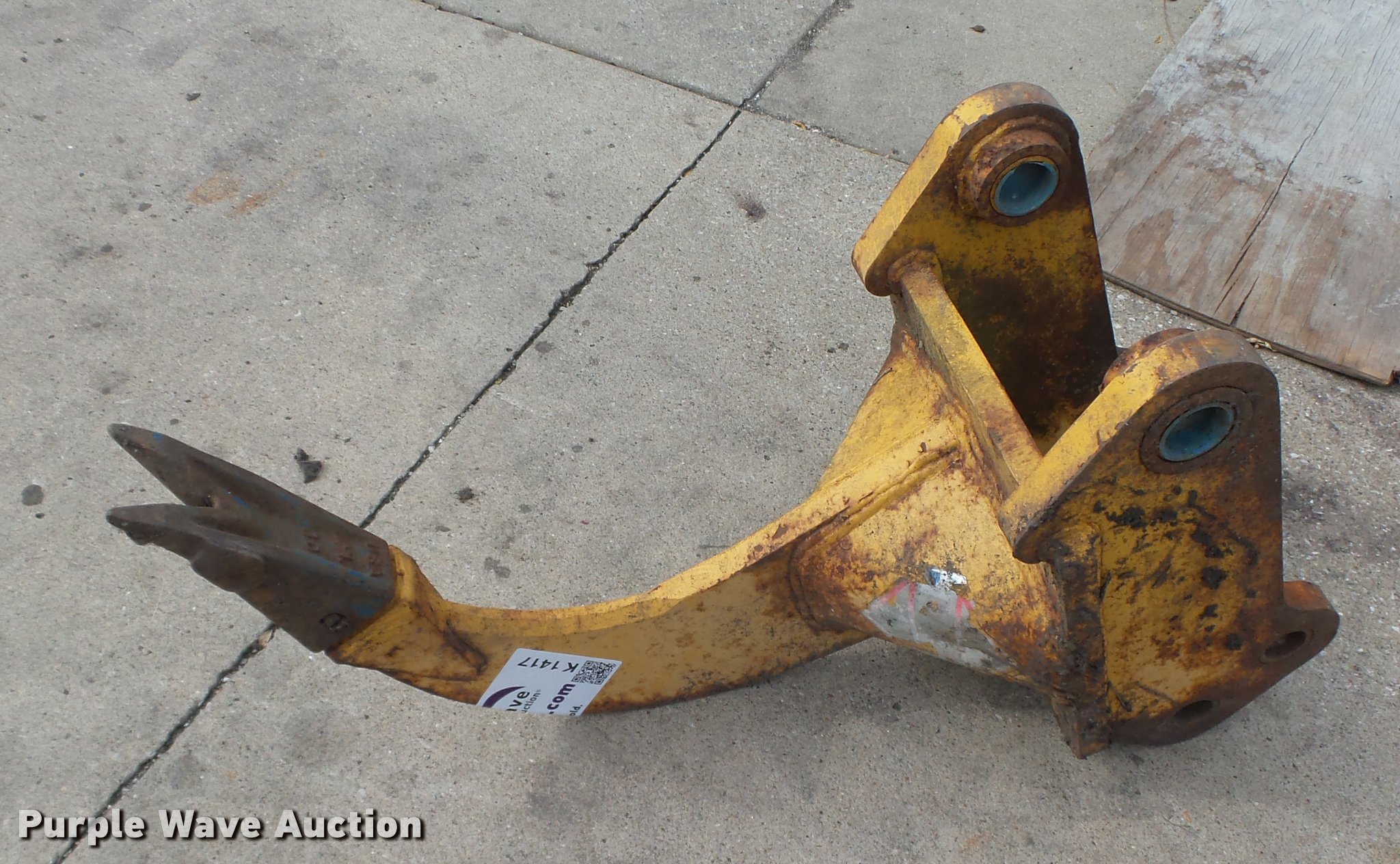 Hensley ripper tooth in Altoona, IA Item K1417 sold Purple Wave