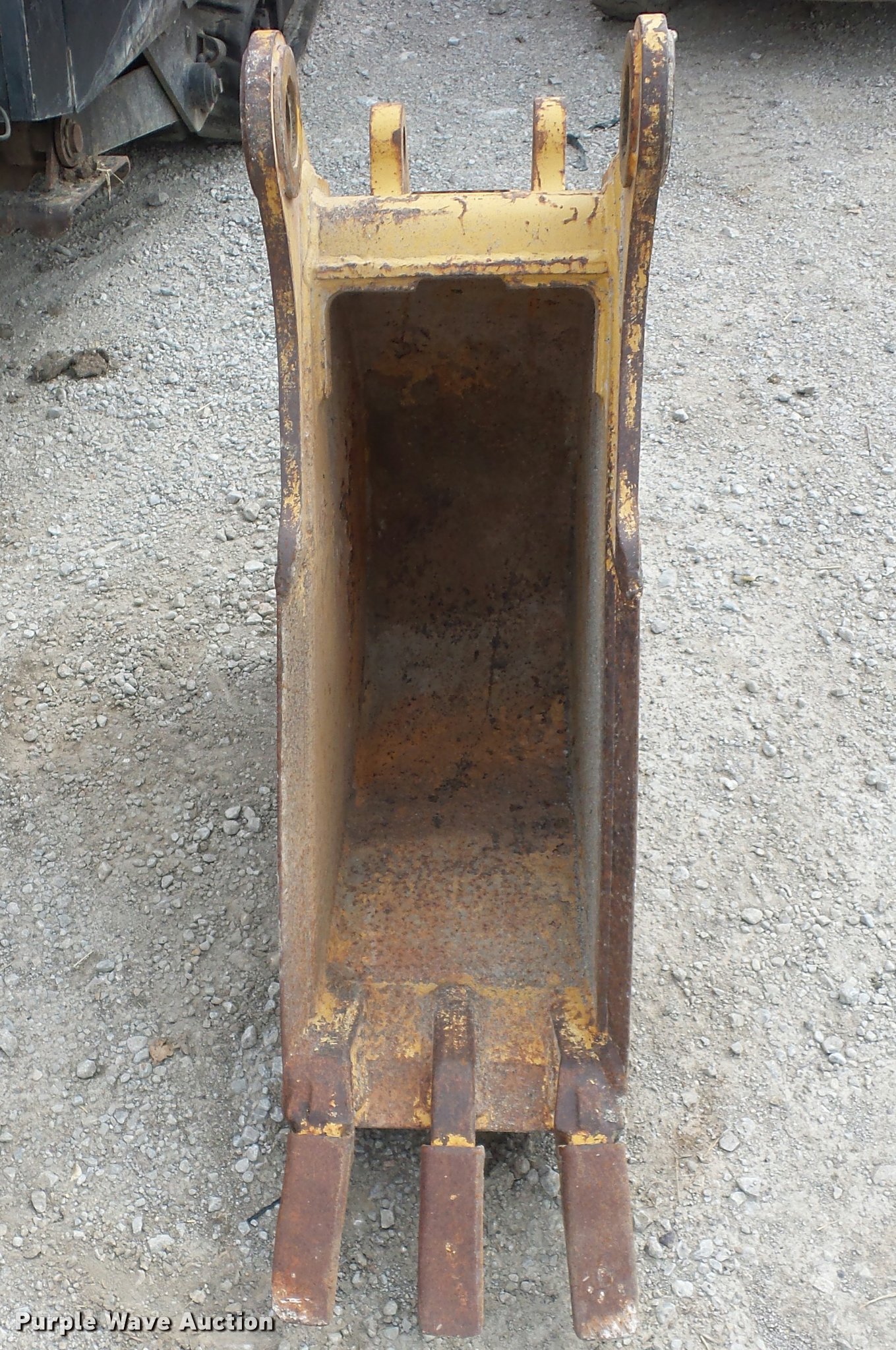 Case 580 backhoe bucket in Independence, MO Item L4355 sold Purple Wave