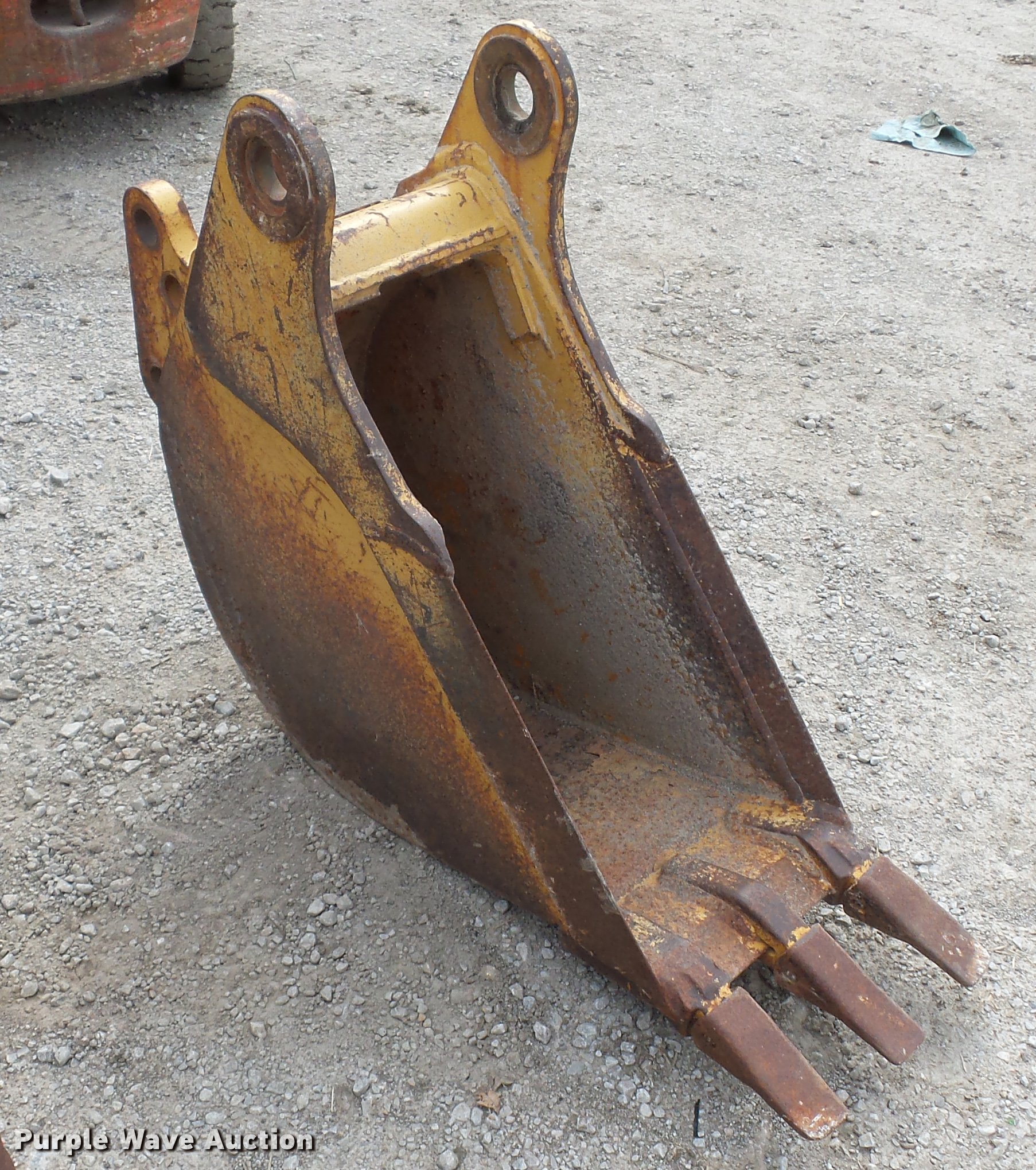 Case 580 backhoe bucket in Independence, MO Item L4355 sold Purple Wave