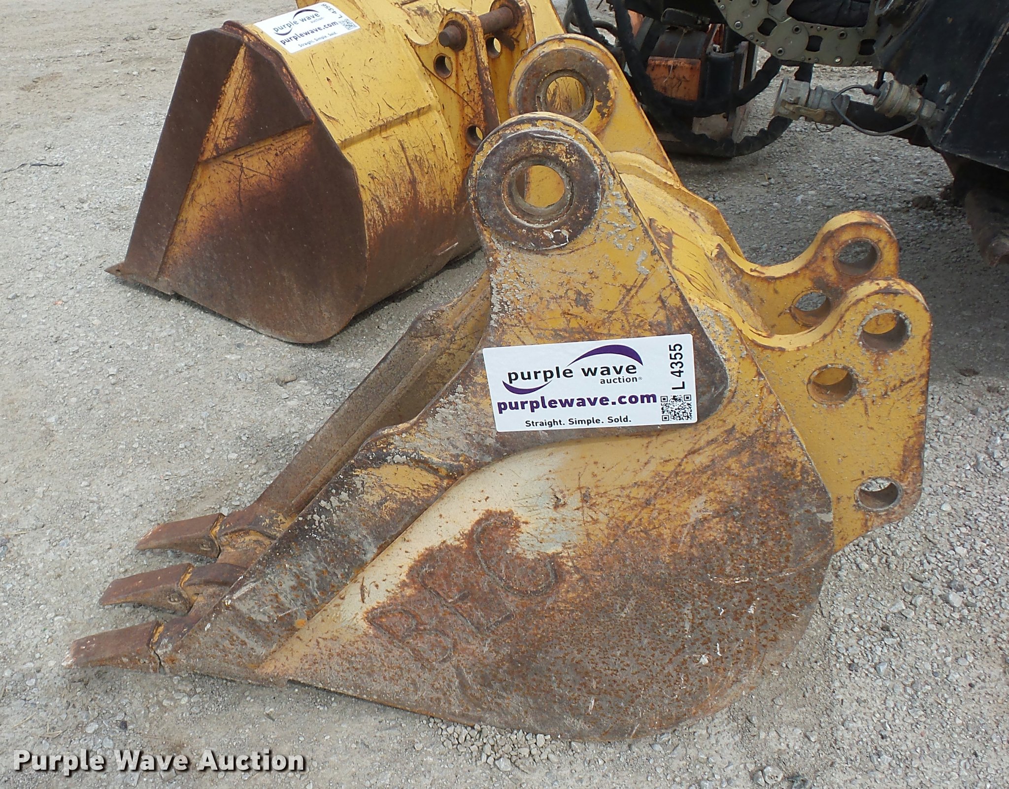 Case 580 backhoe bucket in Independence, MO Item L4355 sold Purple Wave