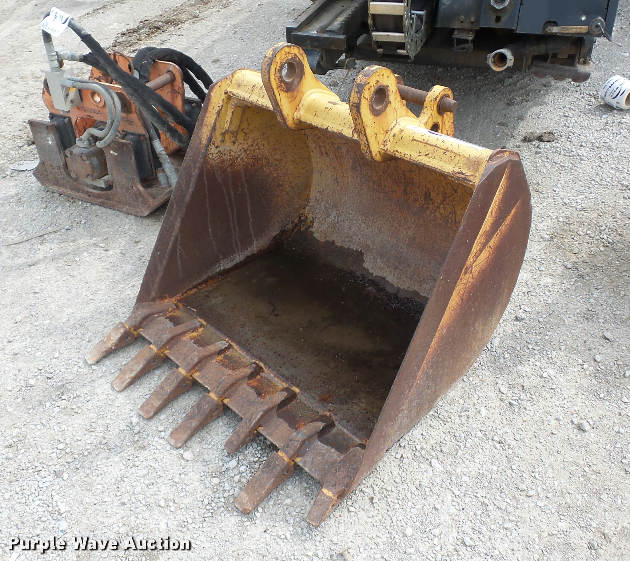 Case 580 backhoe bucket in Independence, MO Item L4356 sold Purple Wave