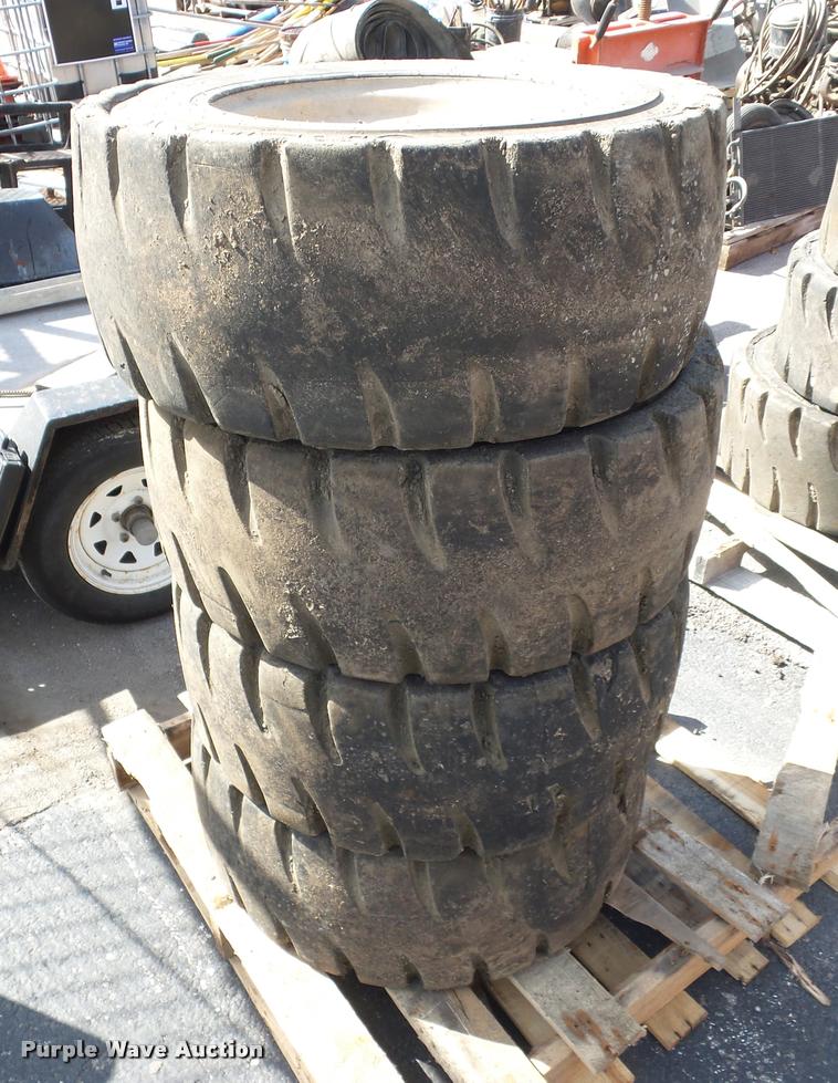 image for item AX9189 (11) skid steer tires and wheels