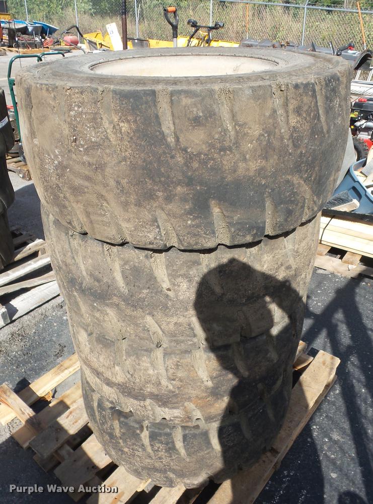 image for item AX9189 (11) skid steer tires and wheels