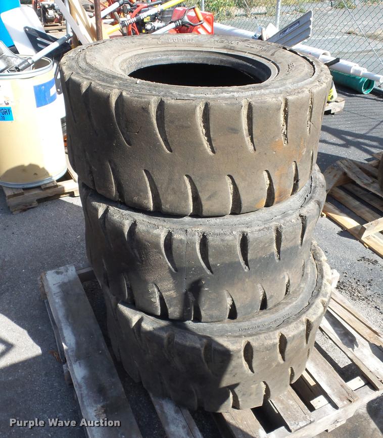 image for item AX9189 (11) skid steer tires and wheels