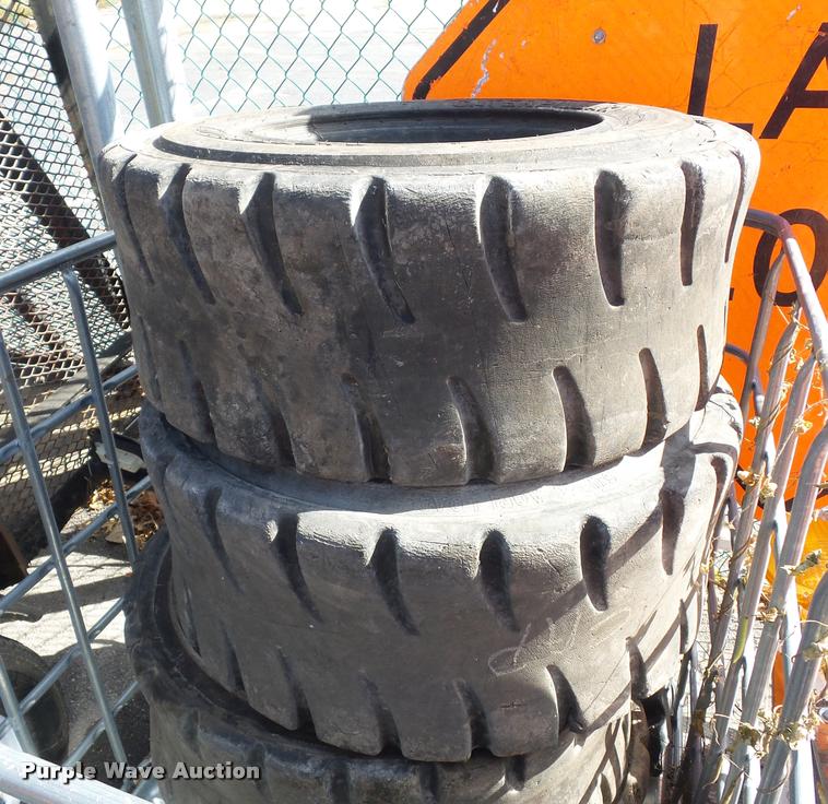 image for item AX9189 (11) skid steer tires and wheels