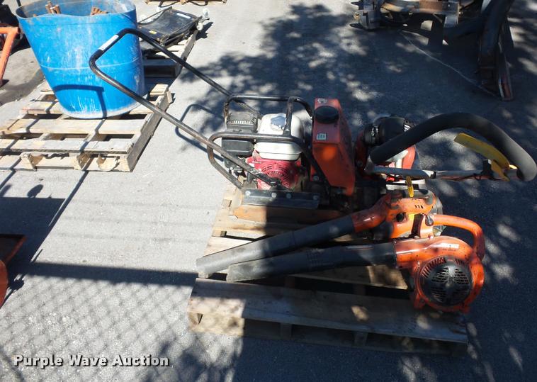 image for item AX9204 Lawn and garden equipment