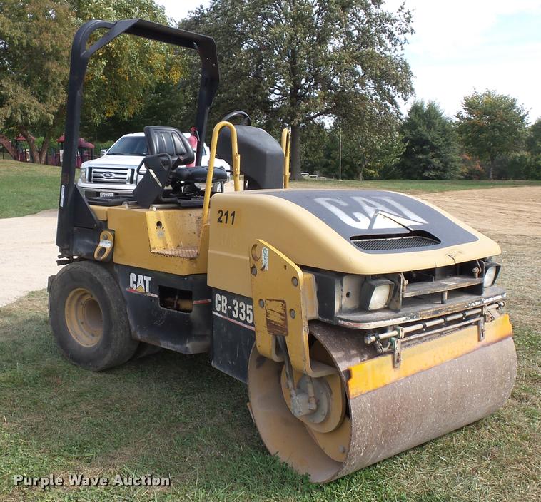 image for item BS9750 Caterpillar CB-335D single drum roller