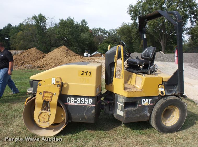 image for item BS9750 Caterpillar CB-335D single drum roller