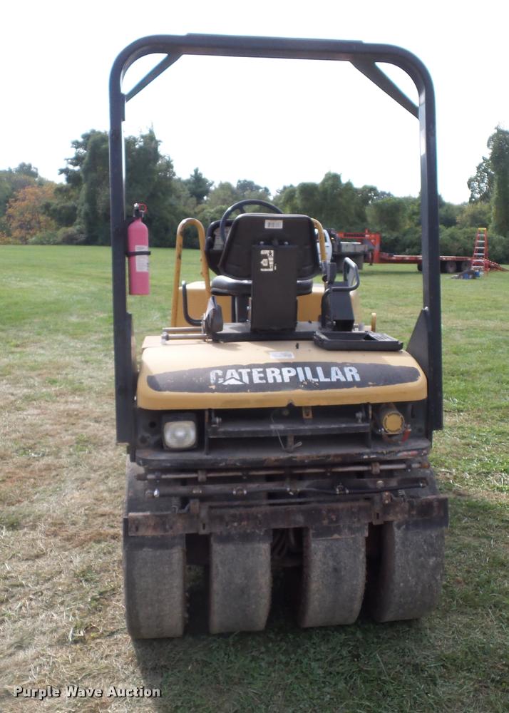 image for item BS9750 Caterpillar CB-335D single drum roller