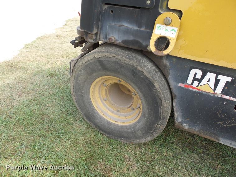 image for item BS9750 Caterpillar CB-335D single drum roller