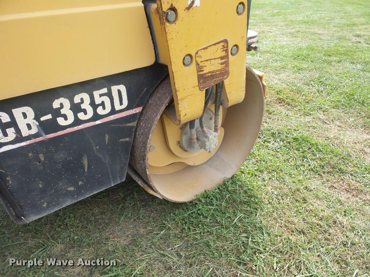 image for item BS9750 Caterpillar CB-335D single drum roller