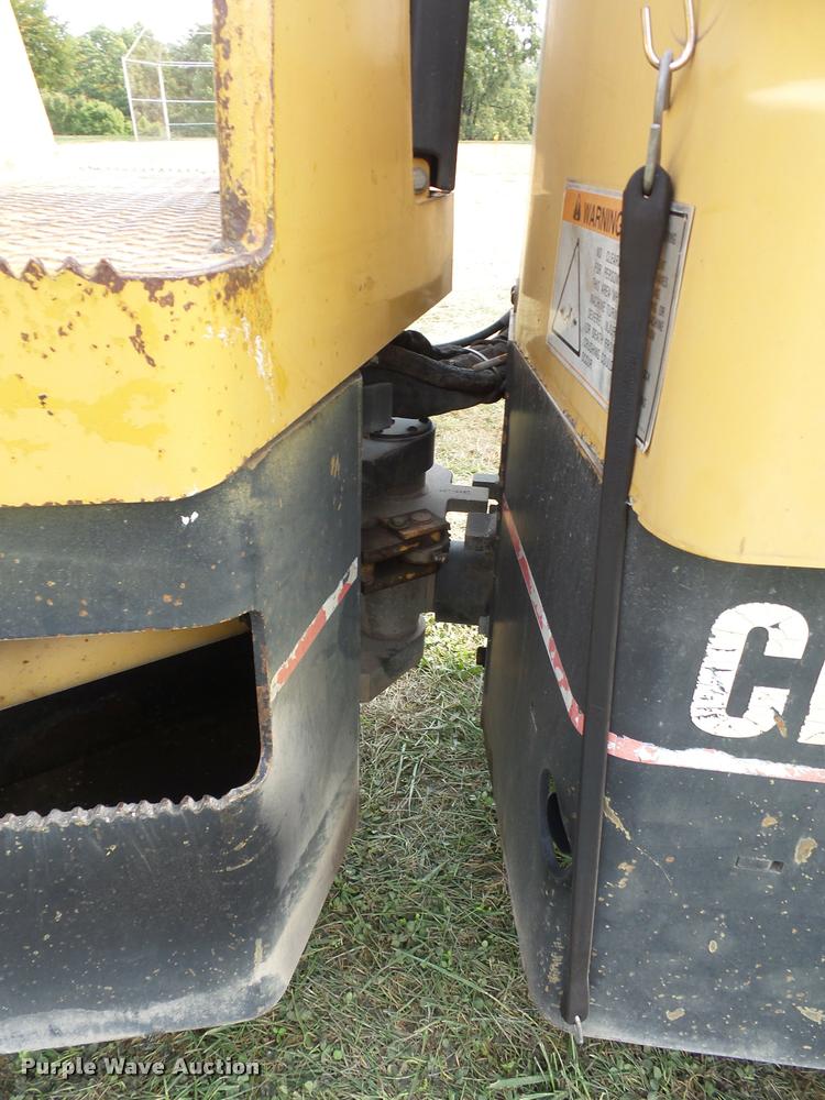 image for item BS9750 Caterpillar CB-335D single drum roller