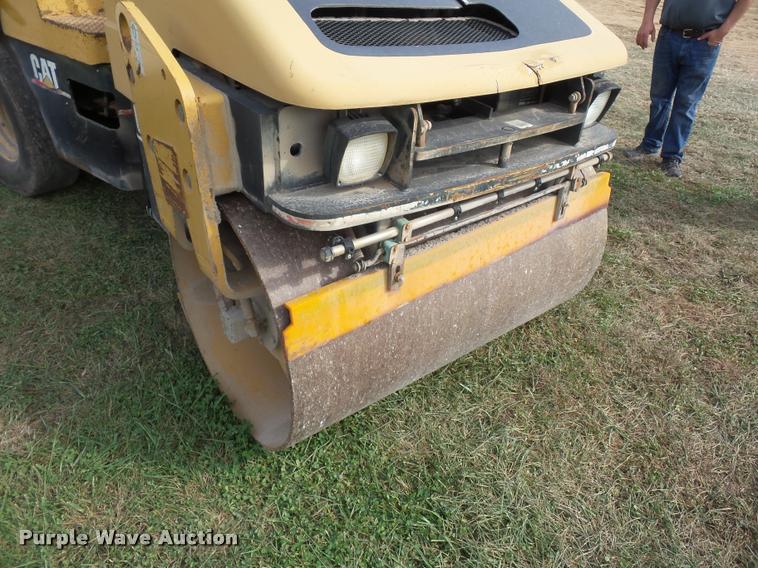 image for item BS9750 Caterpillar CB-335D single drum roller