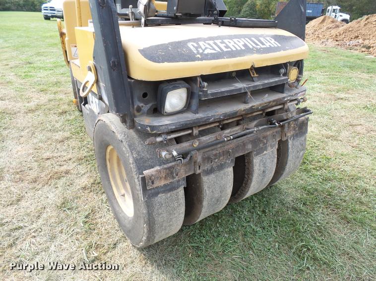 image for item BS9750 Caterpillar CB-335D single drum roller