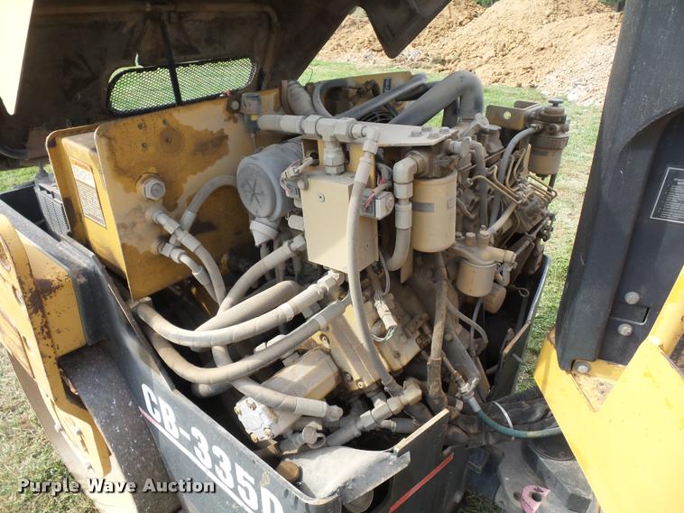 image for item BS9750 Caterpillar CB-335D single drum roller
