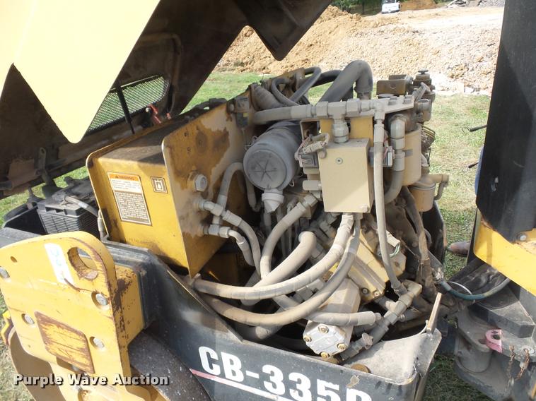 image for item BS9750 Caterpillar CB-335D single drum roller