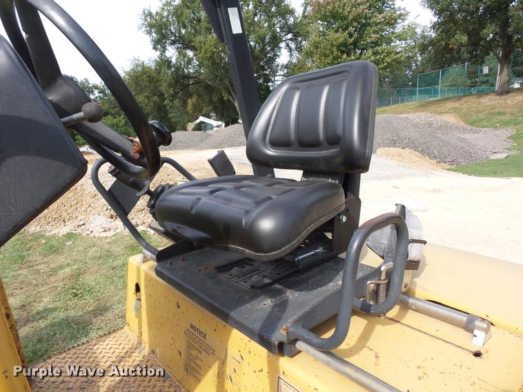 image for item BS9750 Caterpillar CB-335D single drum roller