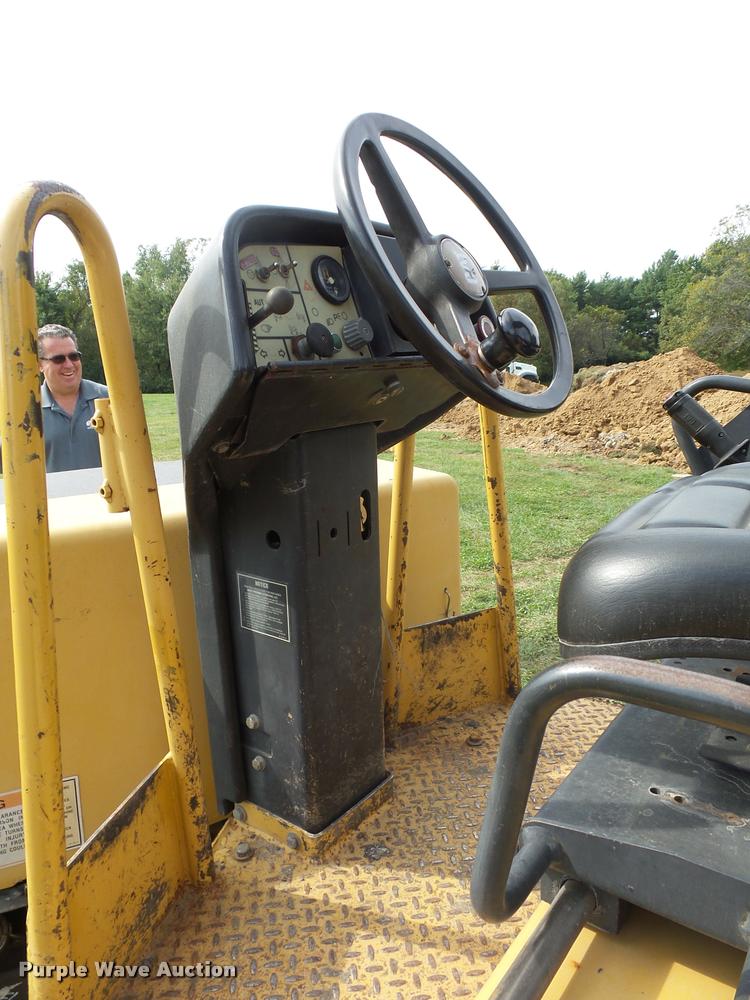 image for item BS9750 Caterpillar CB-335D single drum roller