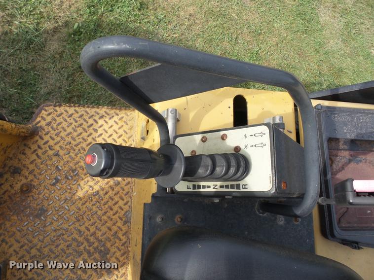 image for item BS9750 Caterpillar CB-335D single drum roller