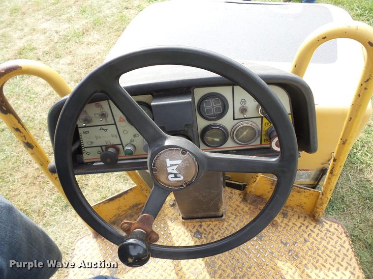 image for item BS9750 Caterpillar CB-335D single drum roller