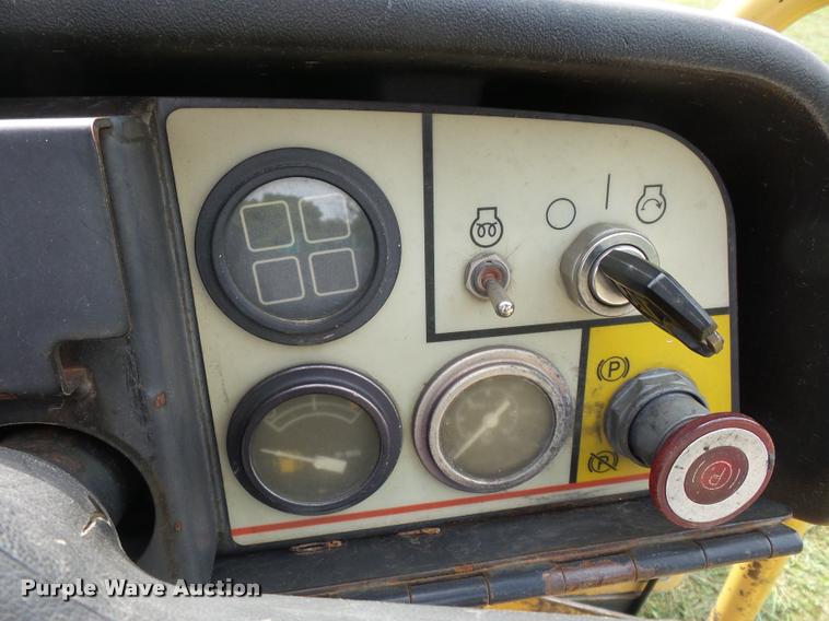 image for item BS9750 Caterpillar CB-335D single drum roller