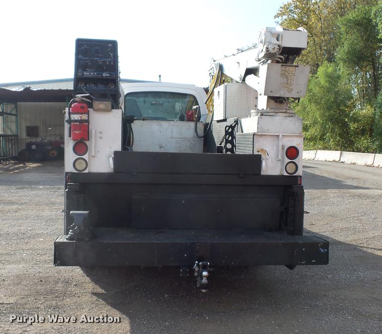 image for item L3525 2005 GMC C7500 service truck with crane