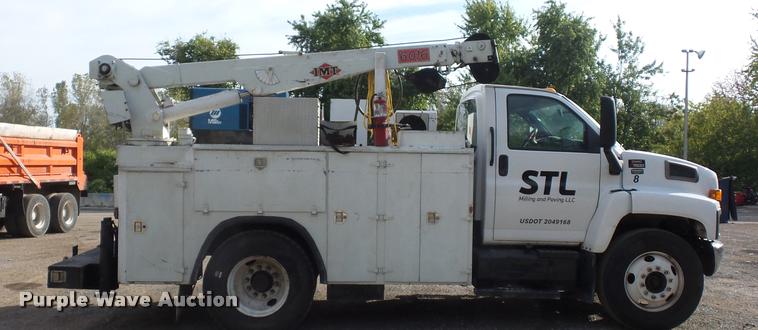 image for item L3525 2005 GMC C7500 service truck with crane