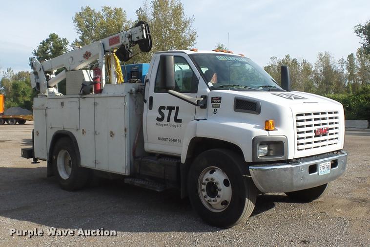 image for item L3525 2005 GMC C7500 service truck with crane
