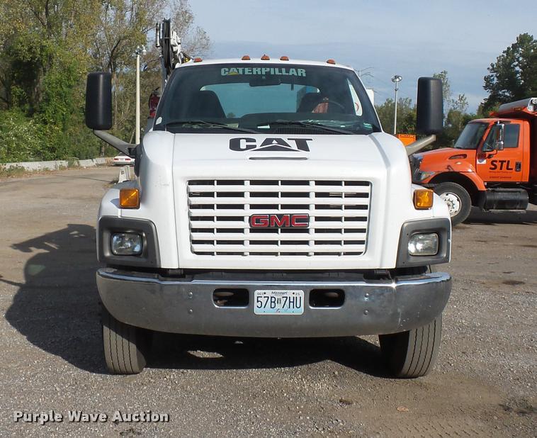 image for item L3525 2005 GMC C7500 service truck with crane