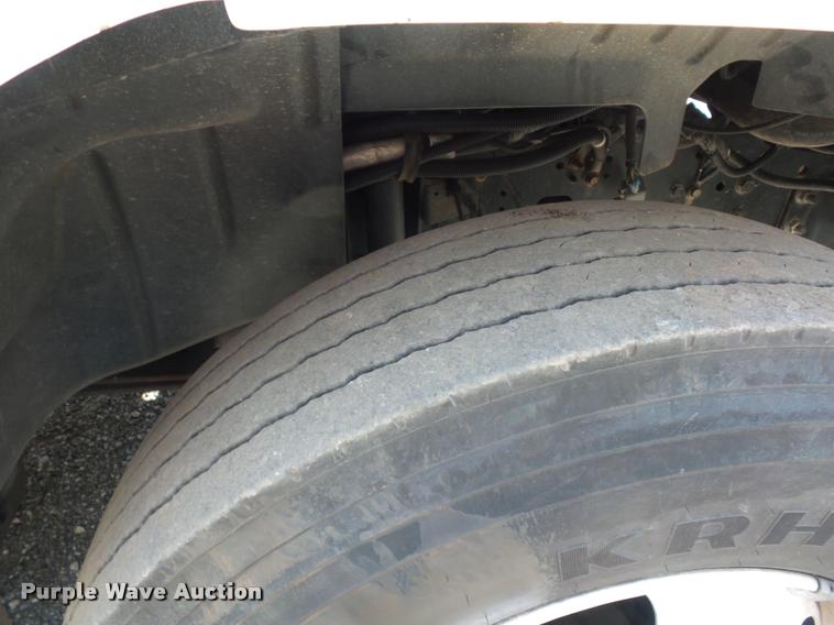 image for item L3525 2005 GMC C7500 service truck with crane