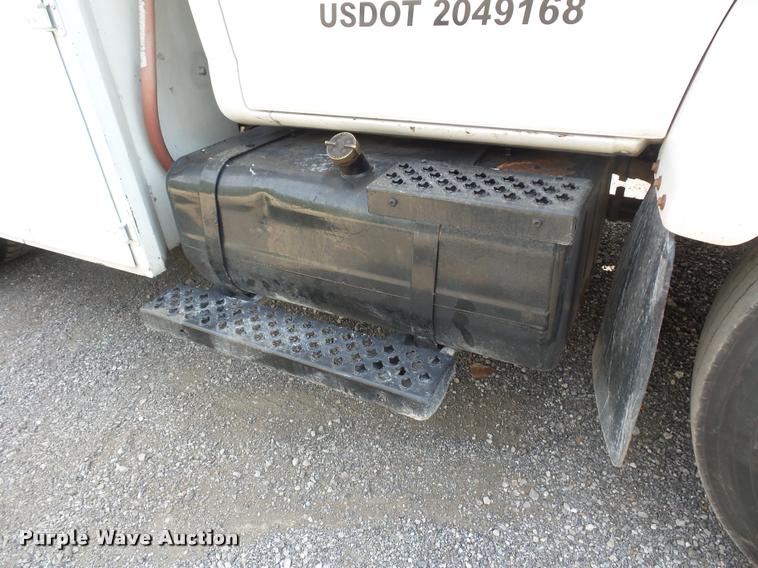 image for item L3525 2005 GMC C7500 service truck with crane