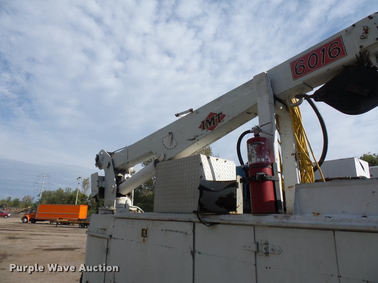 image for item L3525 2005 GMC C7500 service truck with crane