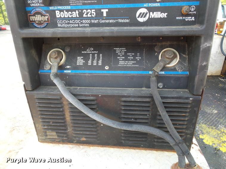 image for item L3525 2005 GMC C7500 service truck with crane